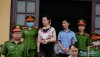 Ám ảnh đôi bàn tay các cựu giáo viên nâng điểm sau cánh cửa xe tù