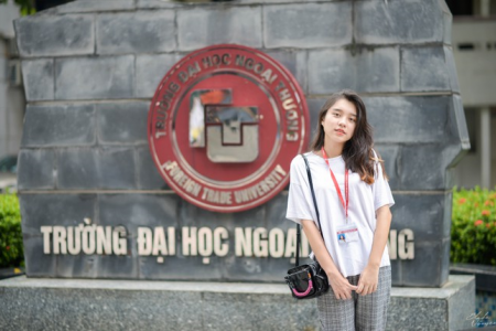 Vẻ đẹp hút hồn của thủ khoa khối D ngày nhập học