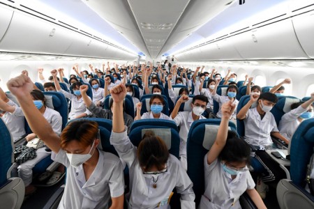 Hơn 300 cán bộ, sinh viên Hải Dương đến chi viện TP HCM chống dịch