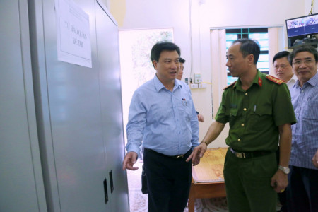 Lãnh đạo Bộ GD&ĐT kiểm tra thi ở Nam Định, Vĩnh Long, Cần Thơ