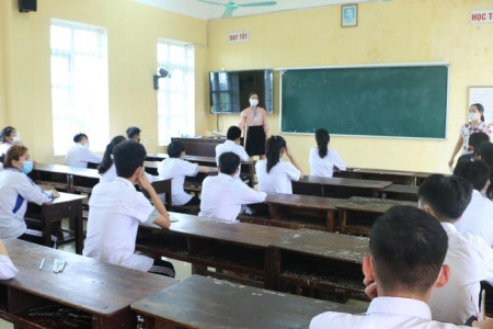 Đề thi tốt nghiệp THPT được đưa ra Côn Đảo bằng trực thăng