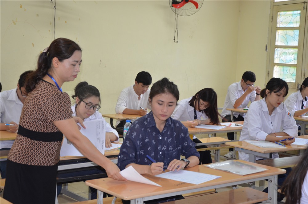 Điểm chuẩn 2018 các trường giảm mạnh sau ngày đầu tiên lọc ảo