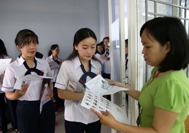 Thay thế lực lượng kiểm tra thi tốt nghiệp THPT đến từ vùng dịch