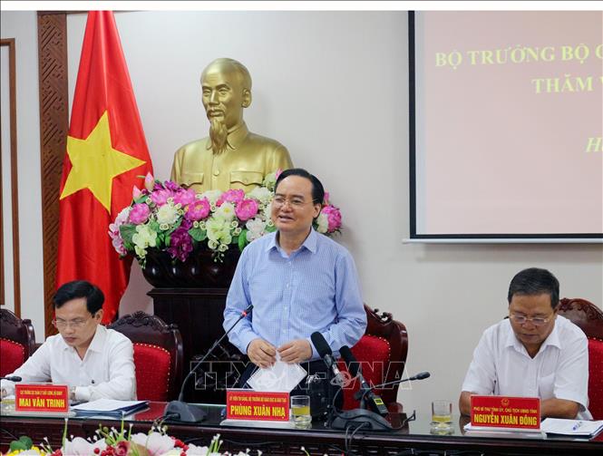 Bộ trưởng Bộ GD và ĐT Phùng Xuân Nhạ phát biểu tại buổi làm việc với UBND tỉnh Hà Nam. Ảnh: Đại Nghĩa/TTXVN