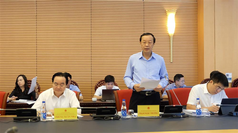 Thứ trưởng Bộ Giáo dục và Đào tạo Phạm Ngọc Thưởng trình bày báo cáo tại buổi làm việc