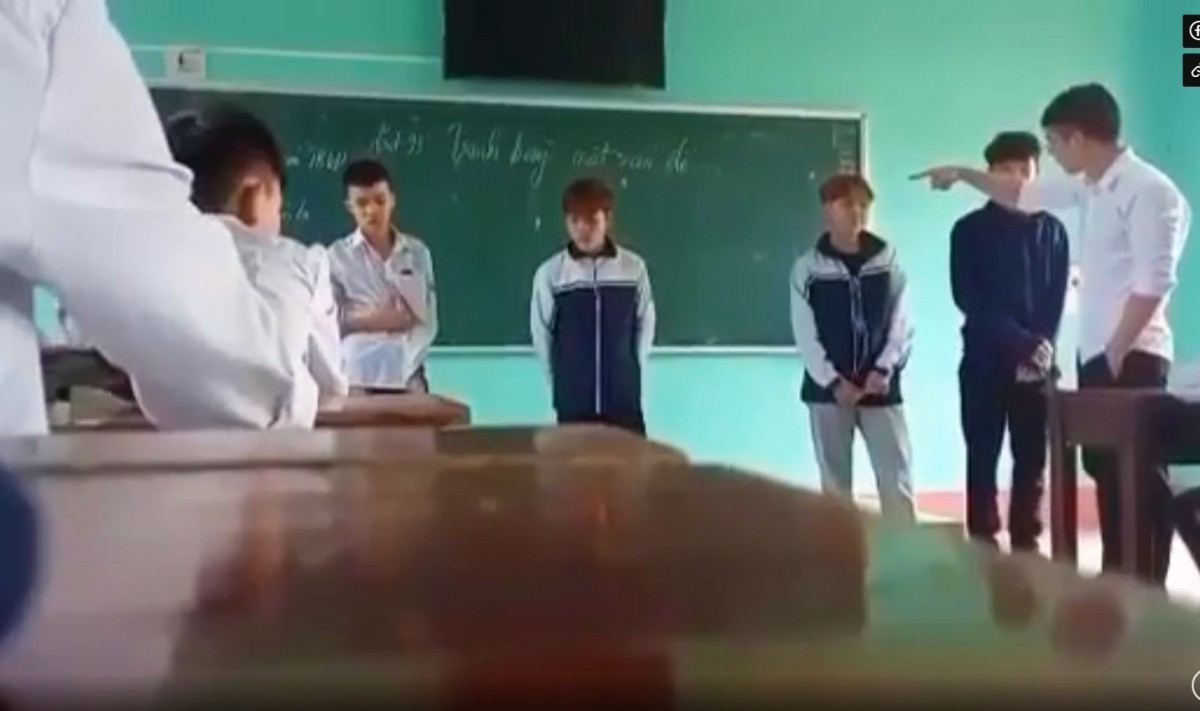 Thầy giáo 9X đánh học sinh dã man trên bục giảng