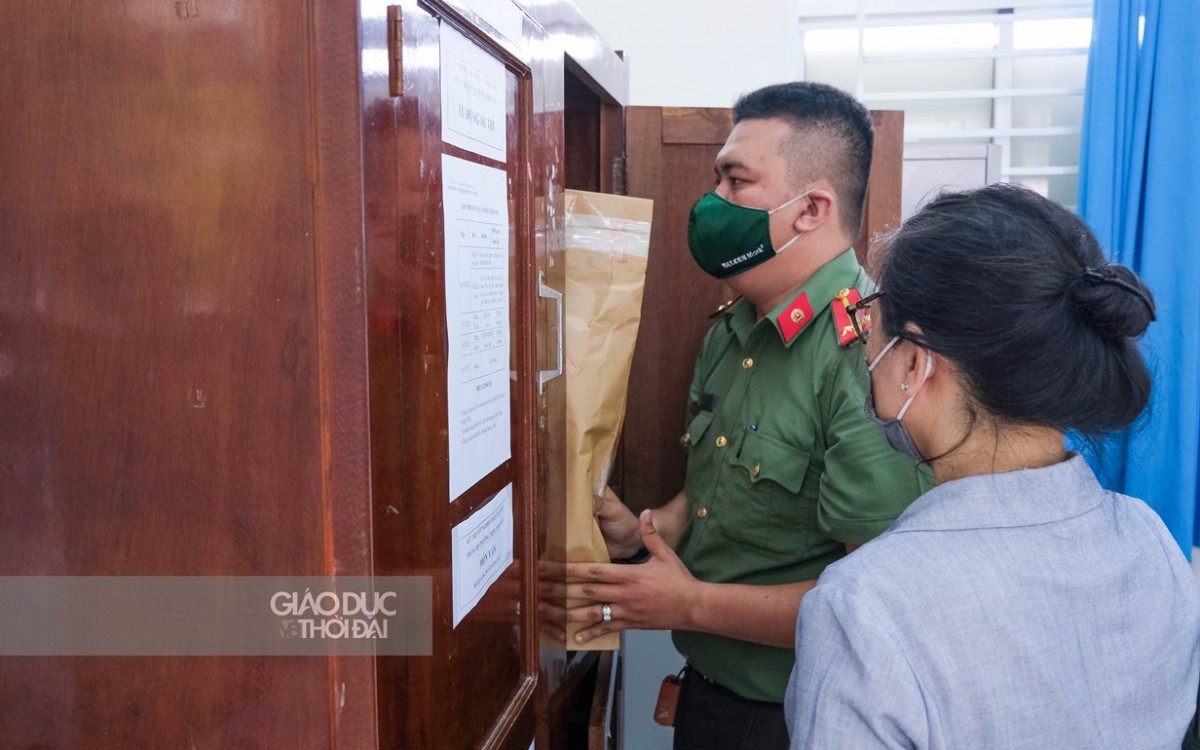 Vận chuyển đề thi tốt nghiệp THPT 2021
