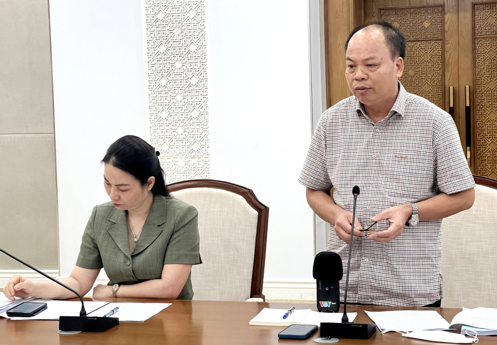 Lãnh đạo Sở GD-ĐT báo cáo công tác chuẩn bị kỳ thi tốt nghiệp THPT năm 2022 trên địa bàn tỉnh.